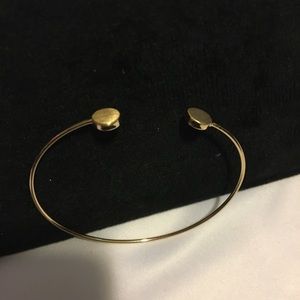 Gold tone circle bracelet